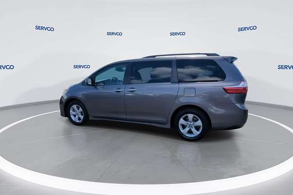 2019 Toyota SIENNA LE