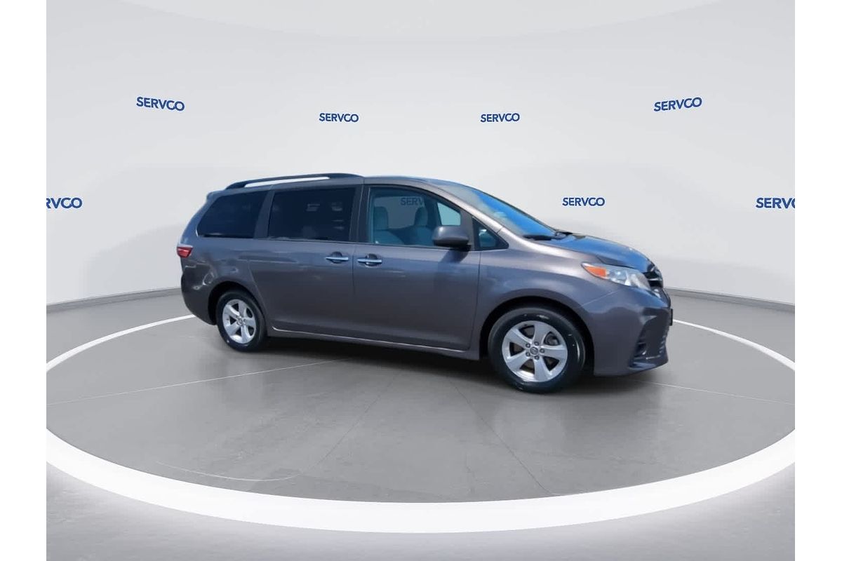 2019 Toyota SIENNA LE
