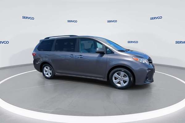 2019 Toyota SIENNA LE