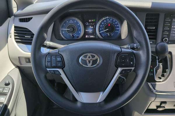 2019 Toyota SIENNA LE