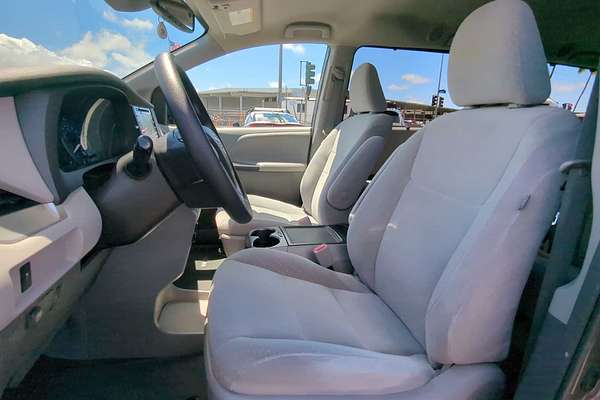 2019 Toyota SIENNA LE