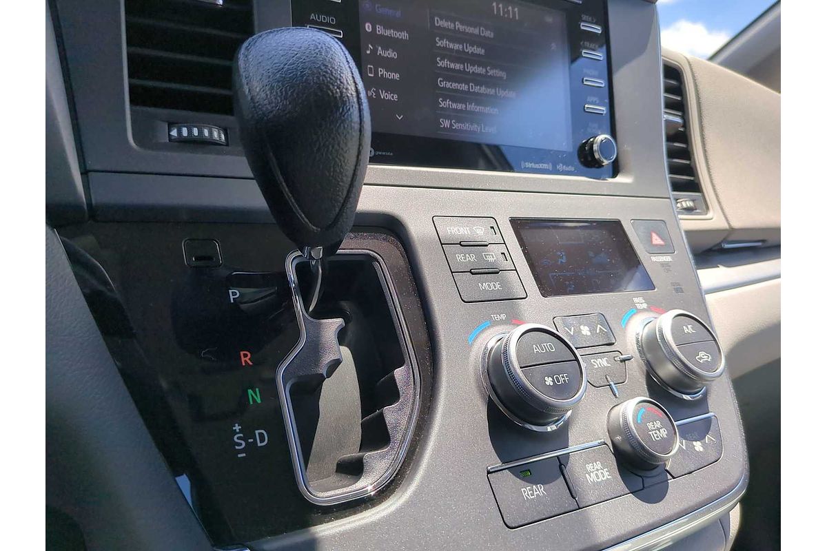 2019 Toyota SIENNA LE