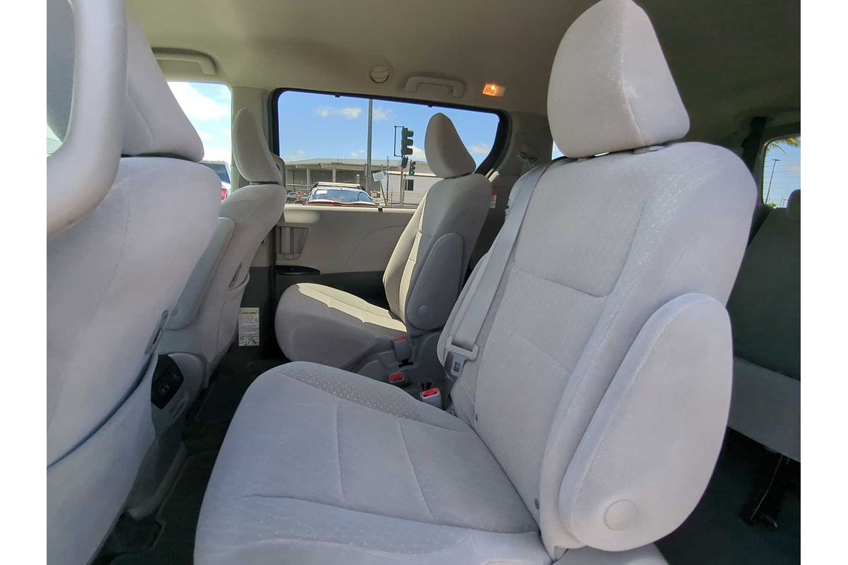 2019 Toyota SIENNA LE