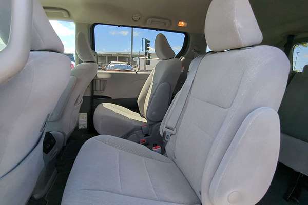 2019 Toyota SIENNA LE