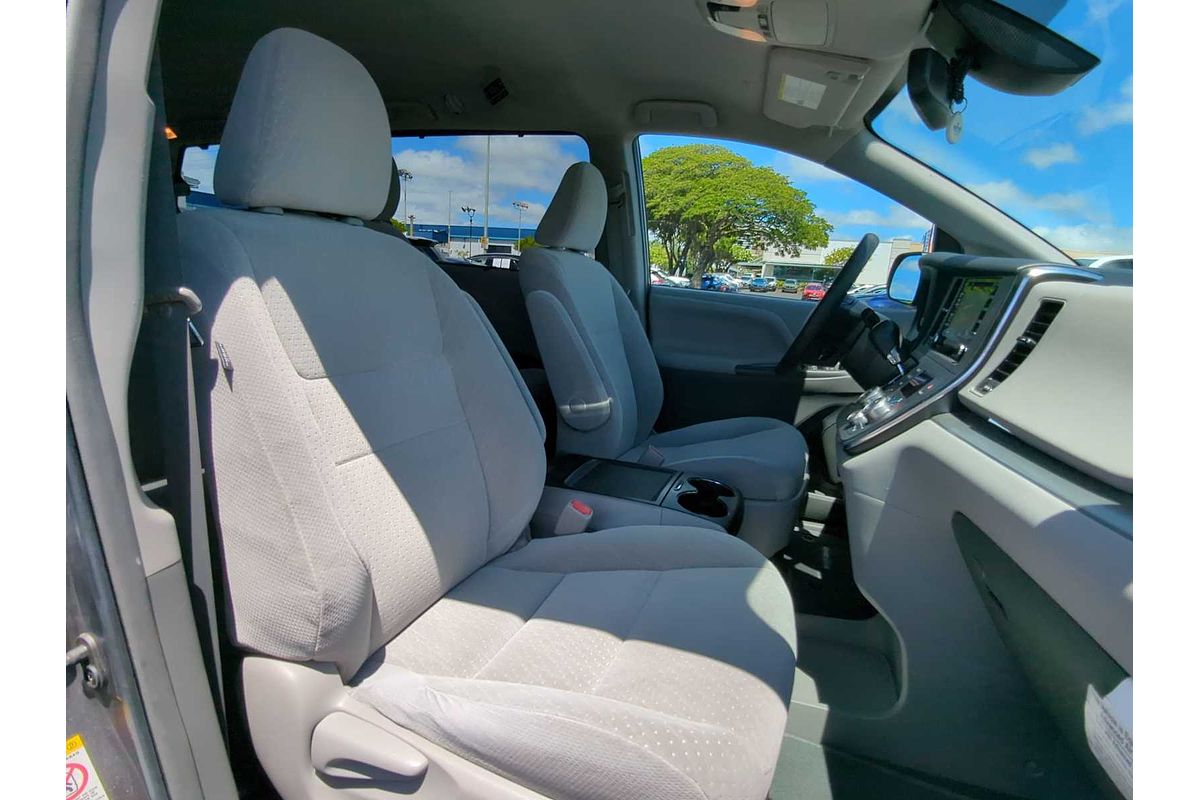 2019 Toyota SIENNA LE