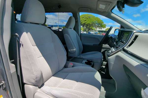 2019 Toyota SIENNA LE