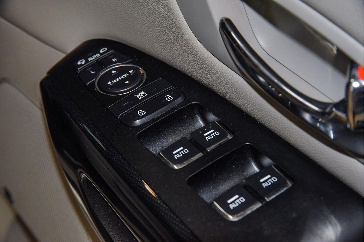 2018 Kia Carnival Si YP