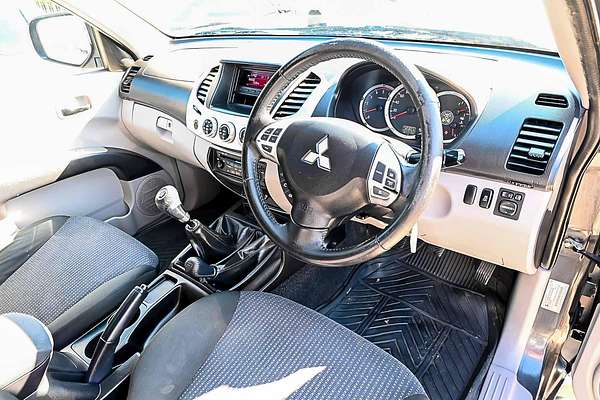 2013 Mitsubishi Triton GLX-R MN 4X4