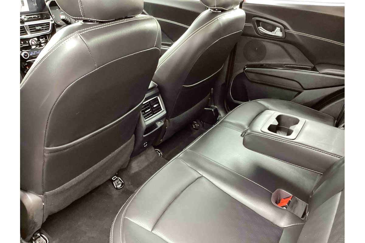2025 Mahindra XUV3XO AX7L
