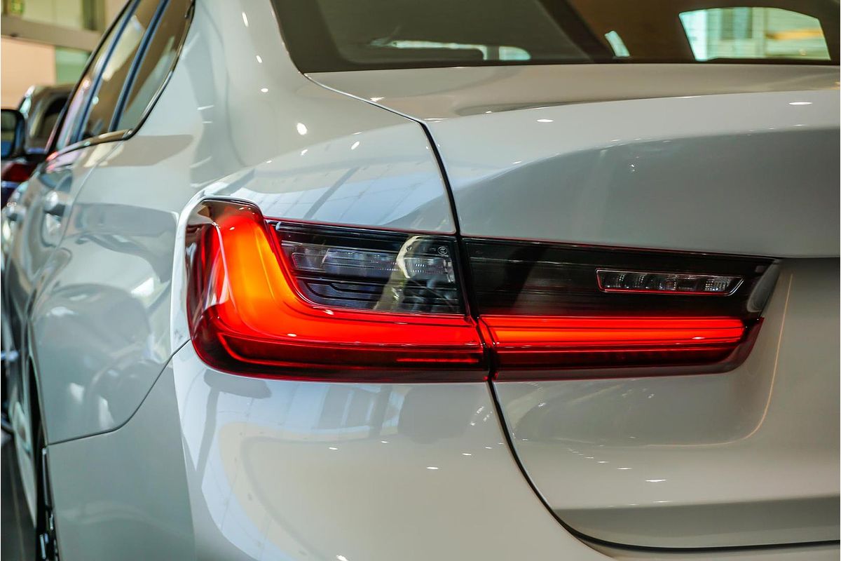 2025 BMW 3 Series 330i M Sport G21 LCI II