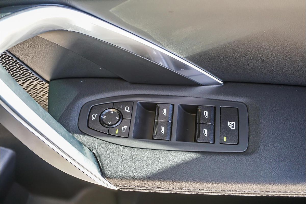 2025 BMW X1 sDrive18i U11