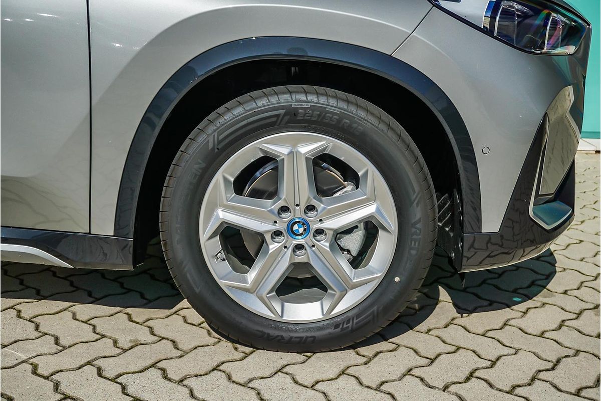 2024 BMW iX1 eDrive20 xLine U11