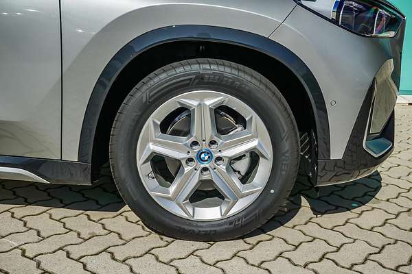 2024 BMW iX1 eDrive20 xLine U11