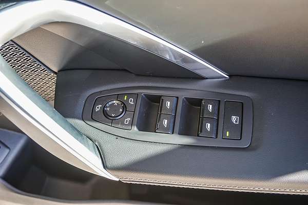 2024 BMW iX1 eDrive20 xLine U11