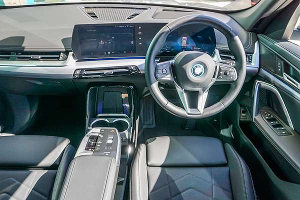 2024 BMW iX1 eDrive20 xLine U11