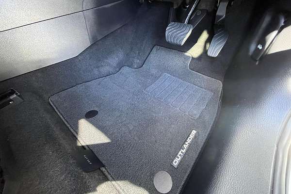 2023 Mitsubishi Outlander Aspire ZM