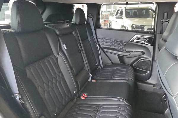 2025 Mitsubishi Outlander Exceed ZM