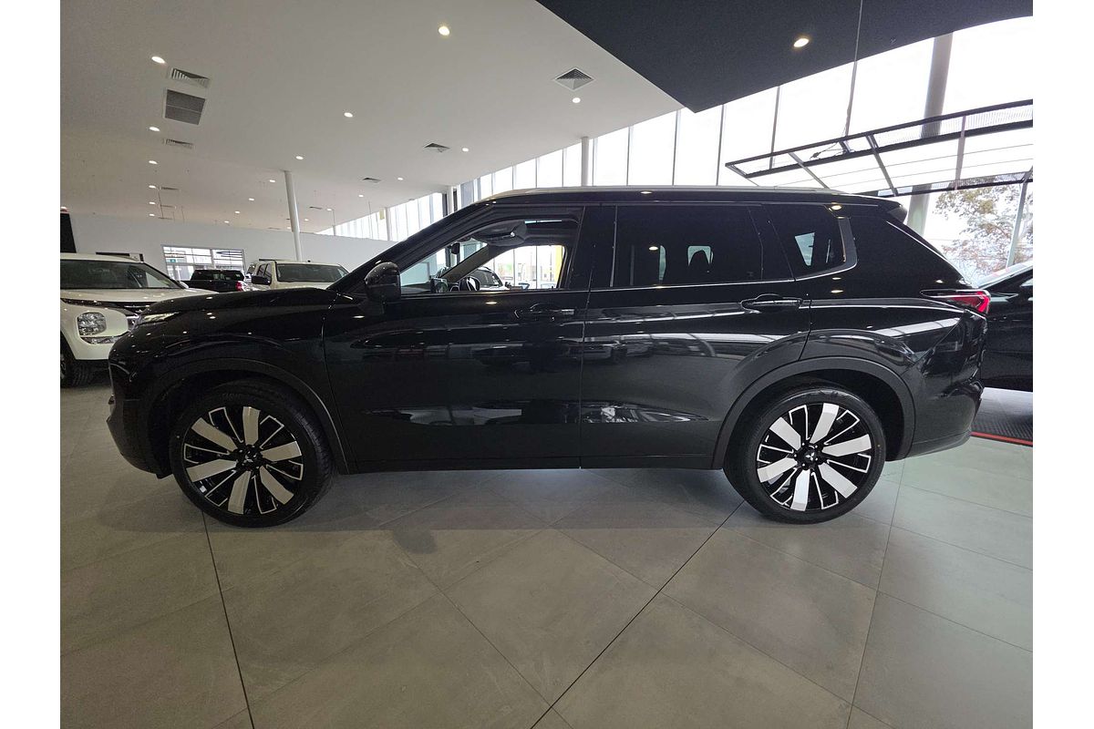 2025 Mitsubishi Outlander Exceed ZM