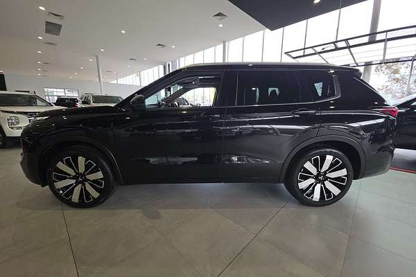 2025 Mitsubishi Outlander Exceed ZM