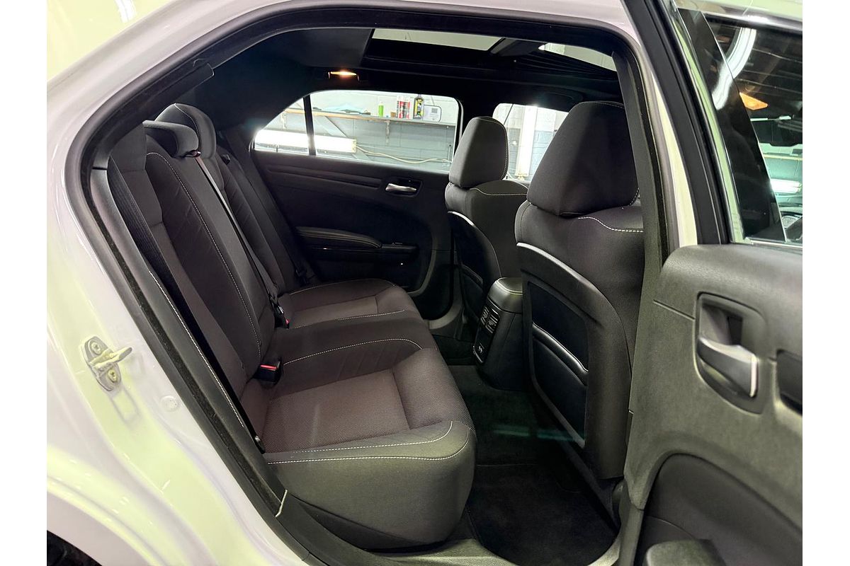 2015 Chrysler 300 SRT LX