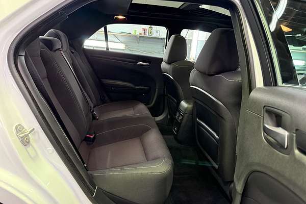2015 Chrysler 300 SRT LX