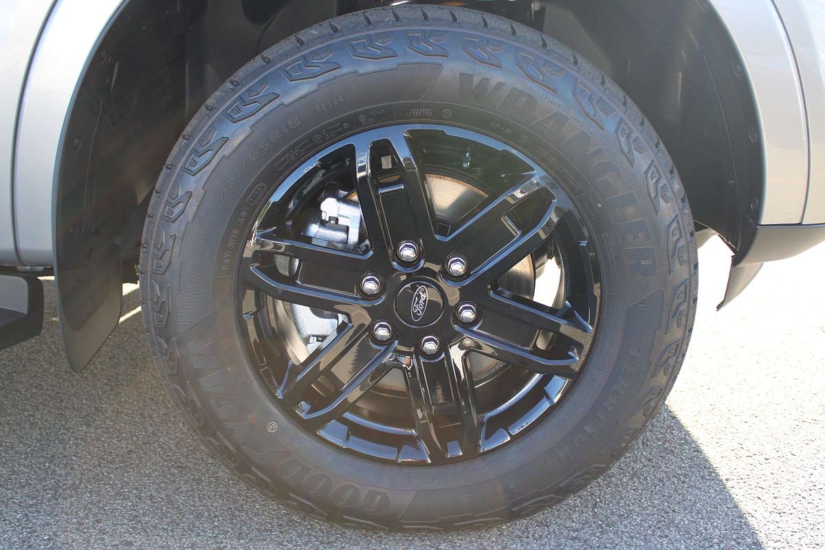 2025 Ford Everest Black Edition 2.0L