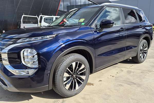 2025 Mitsubishi Outlander LS ZM