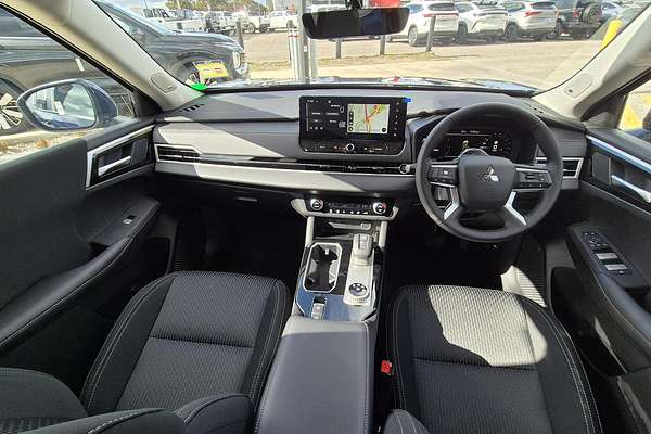 2025 Mitsubishi Outlander LS ZM