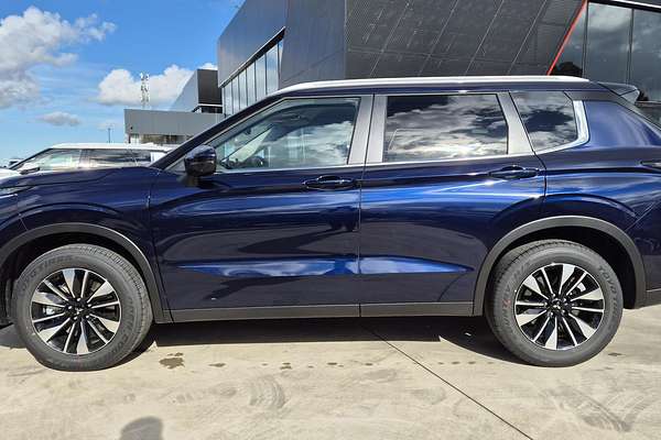 2025 Mitsubishi Outlander LS ZM