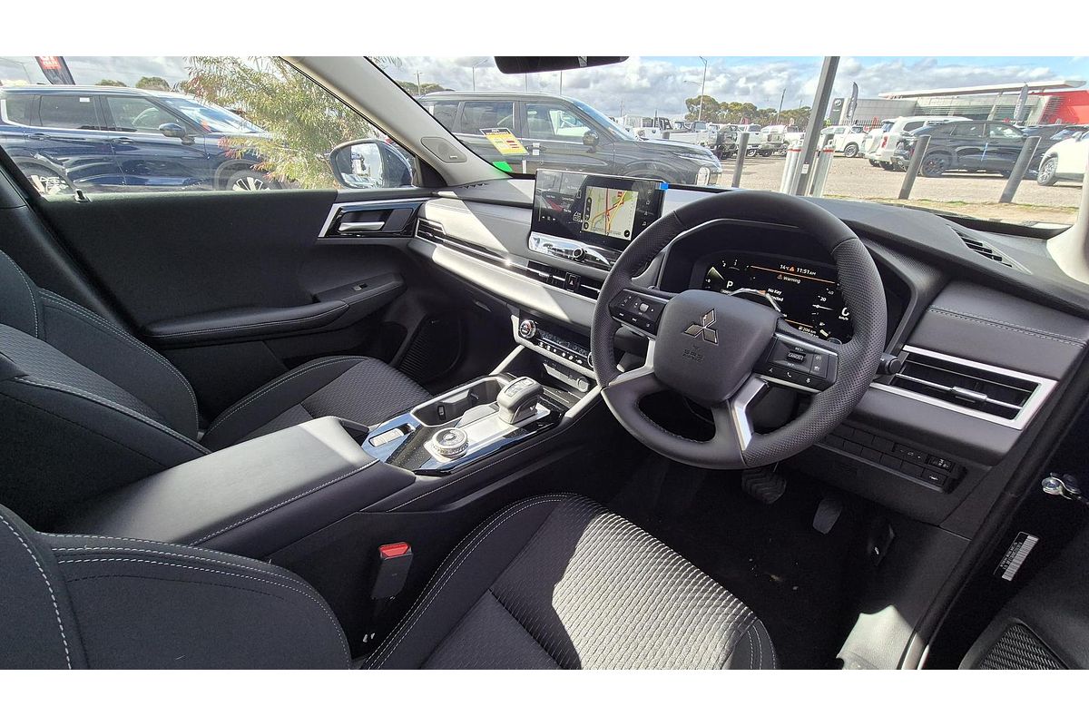 2025 Mitsubishi Outlander LS ZM