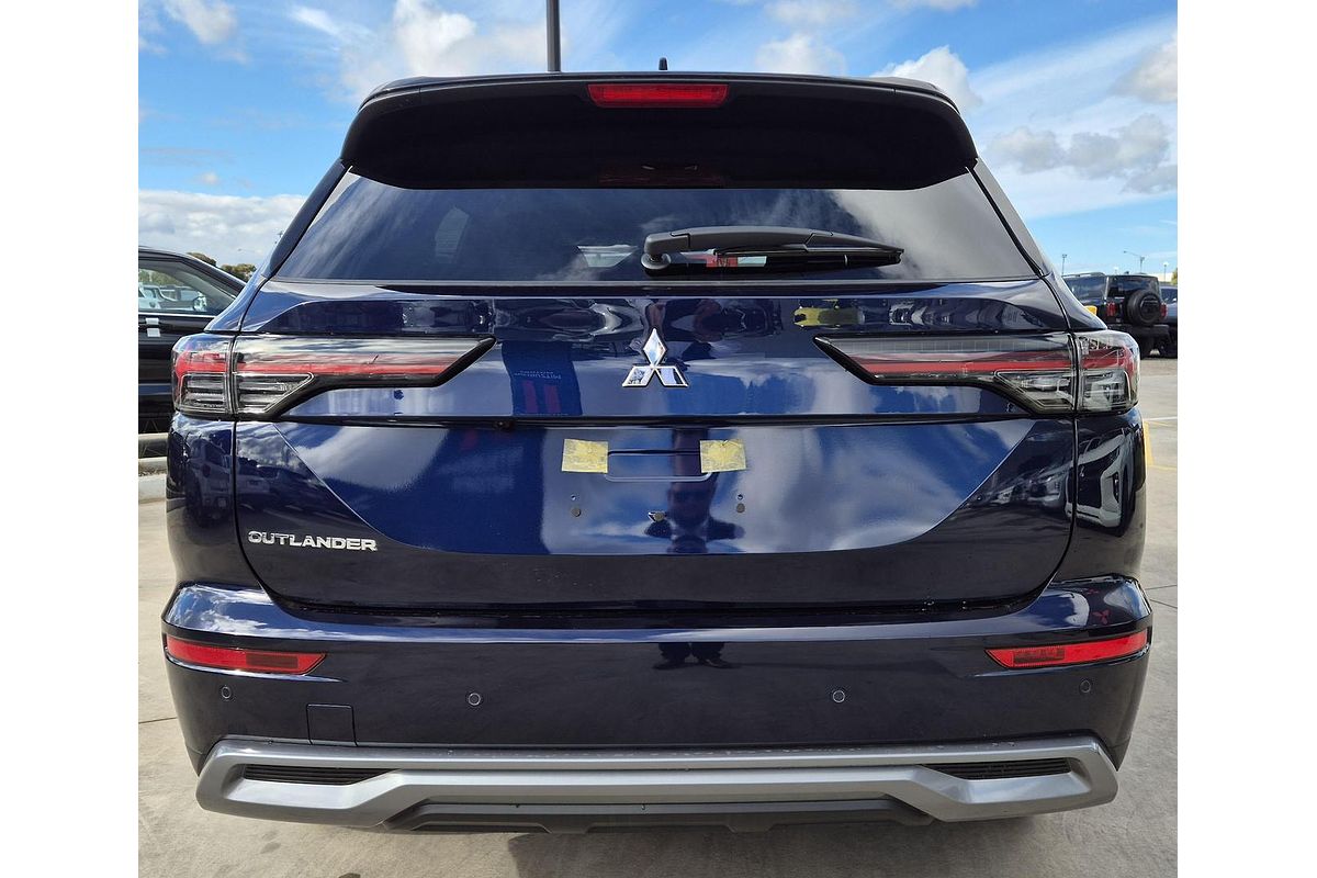2025 Mitsubishi Outlander LS ZM