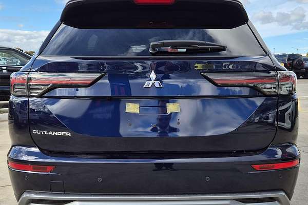 2025 Mitsubishi Outlander LS ZM