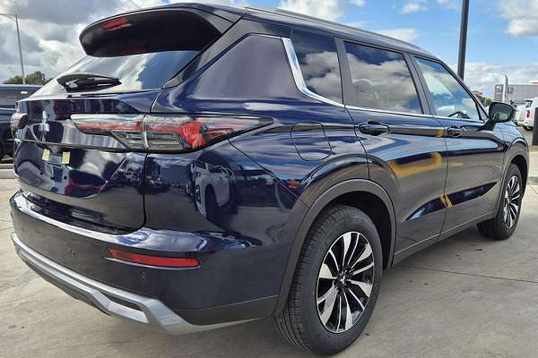 2025 Mitsubishi Outlander LS ZM