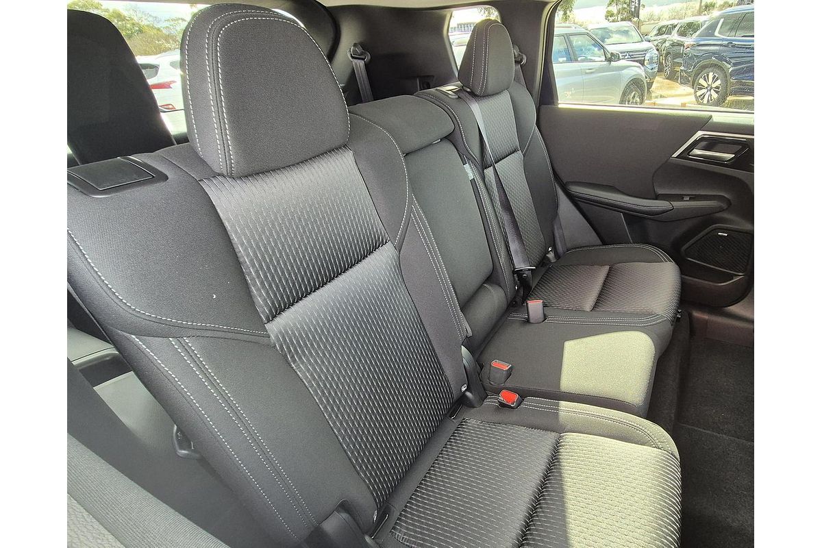 2025 Mitsubishi Outlander LS ZM