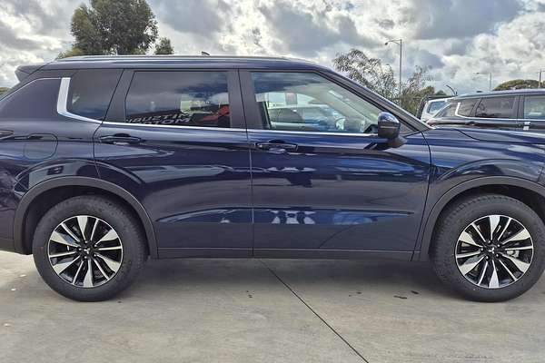 2025 Mitsubishi Outlander LS ZM