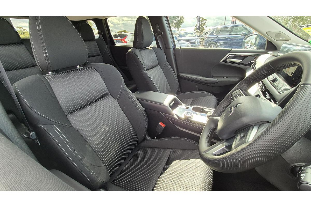 2025 Mitsubishi Outlander LS ZM
