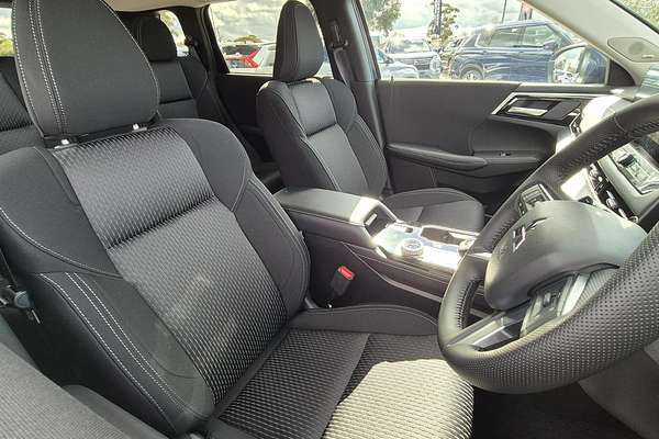 2025 Mitsubishi Outlander LS ZM