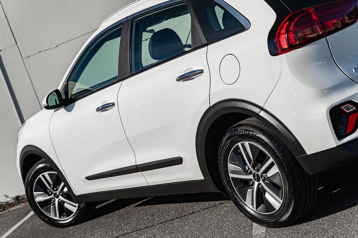 2021 Kia Niro Hybrid S DE