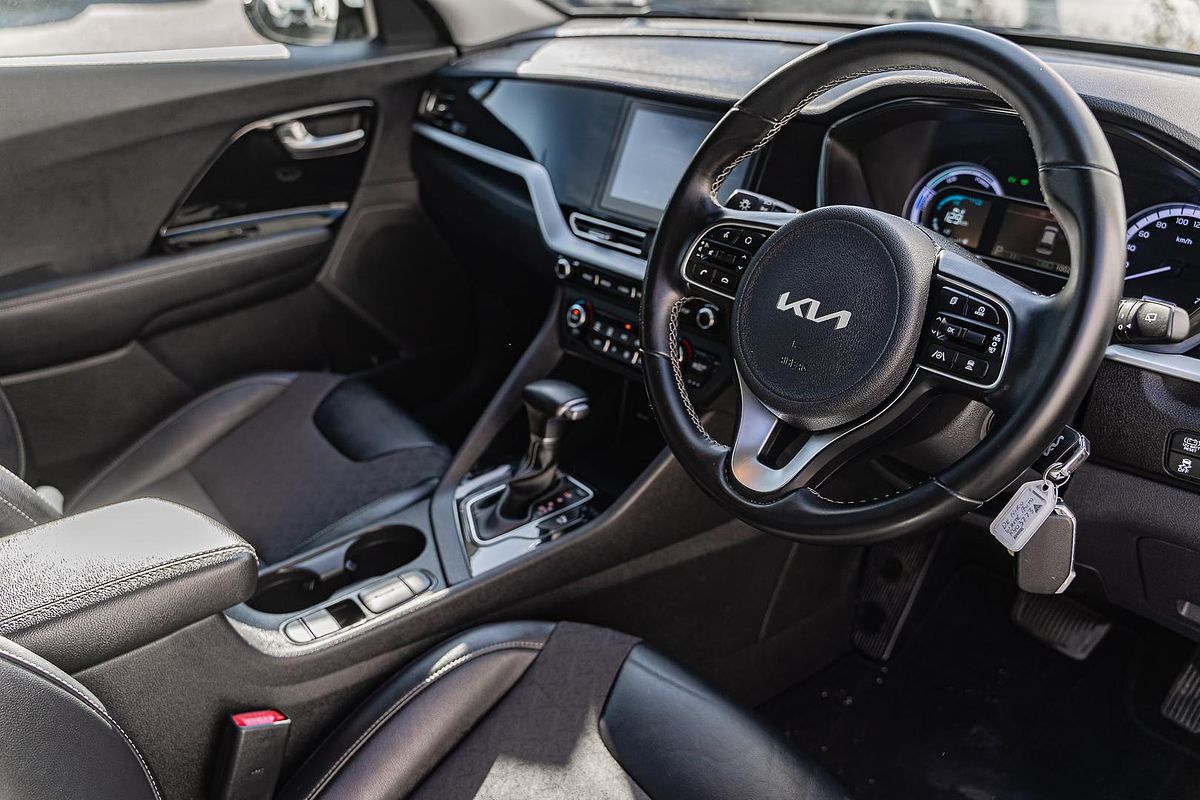 2021 Kia Niro Hybrid S DE