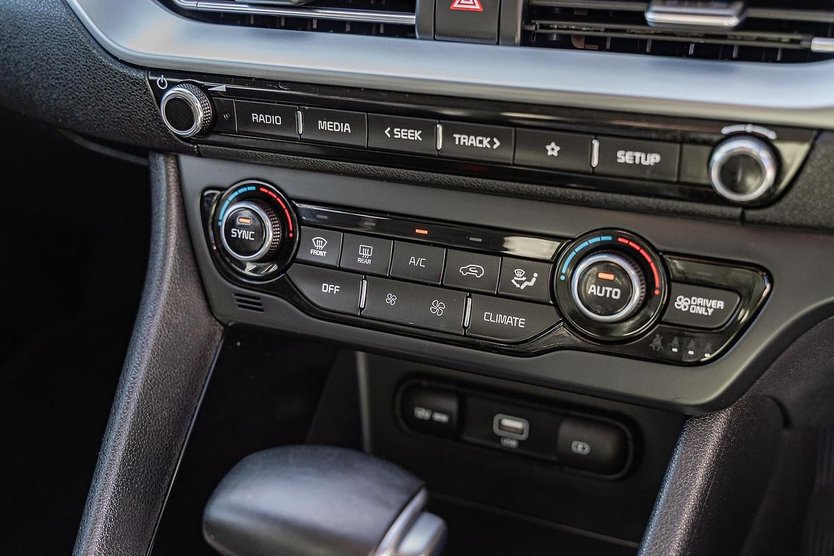 2021 Kia Niro Hybrid S DE