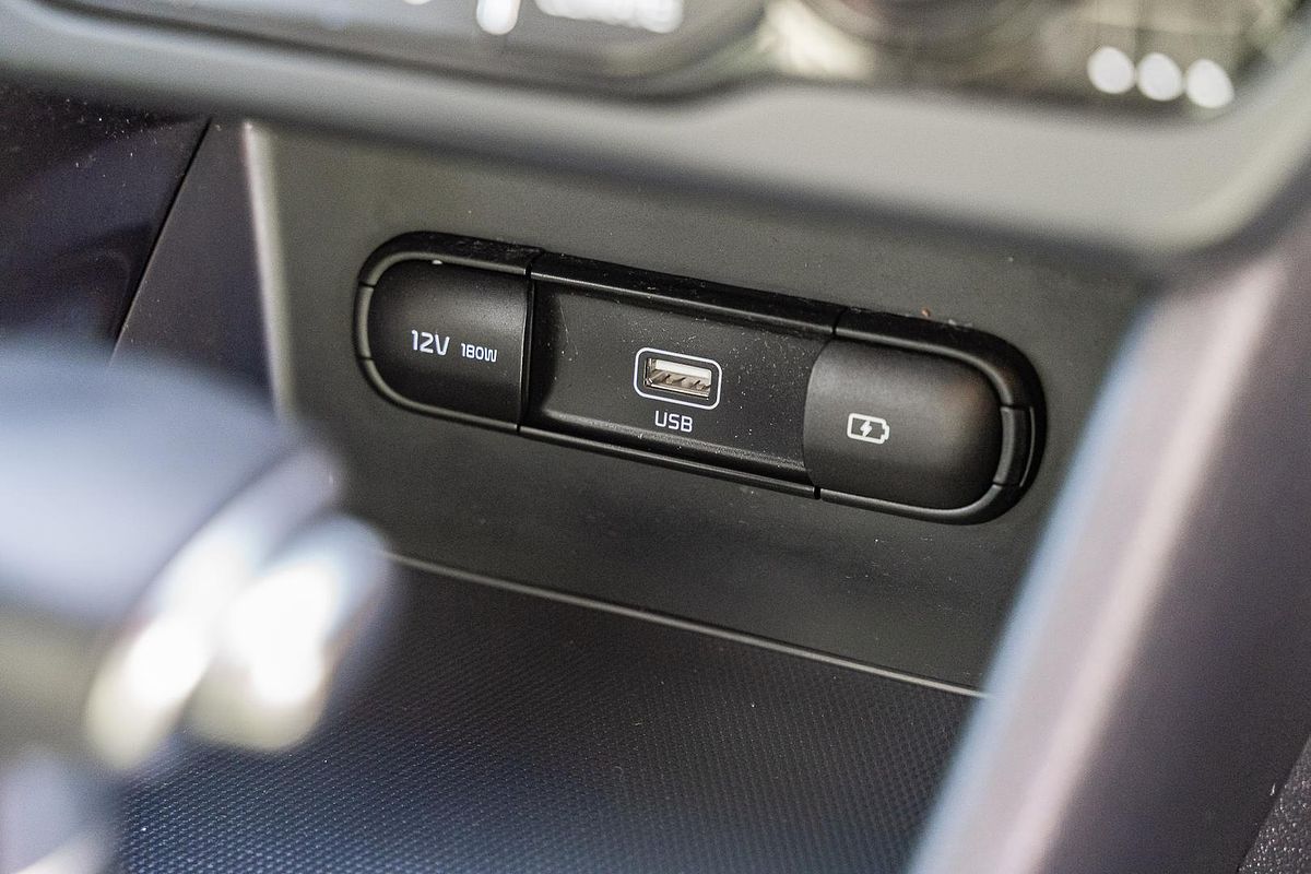 2021 Kia Niro Hybrid S DE