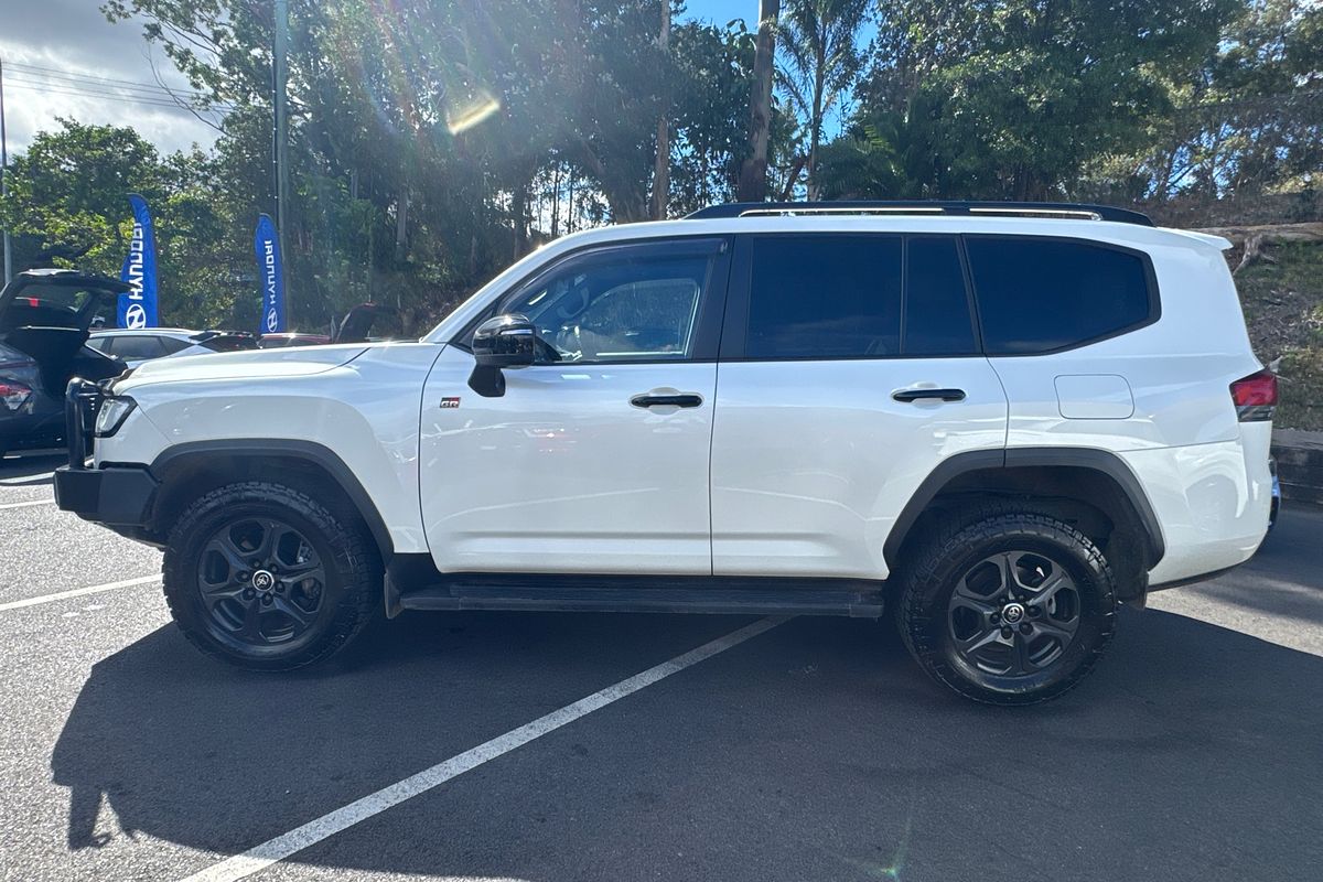 2022 Toyota Landcruiser GR Sport FJA300R
