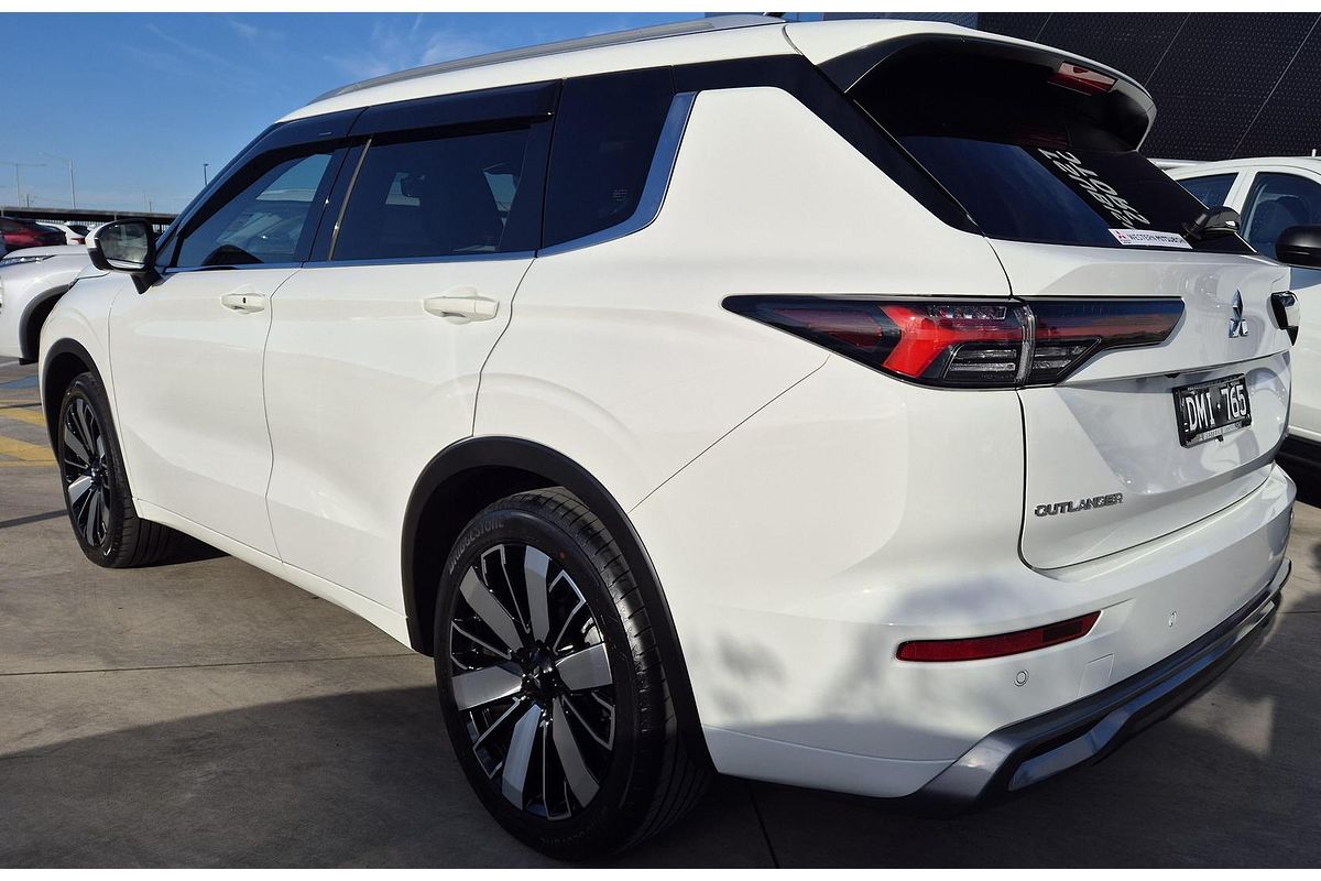 2025 Mitsubishi Outlander Exceed ZM
