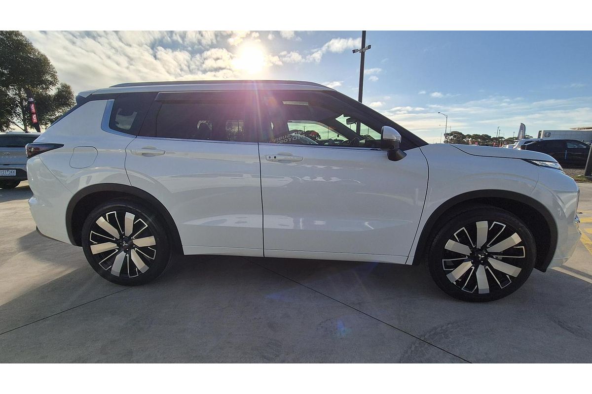 2025 Mitsubishi Outlander Exceed ZM