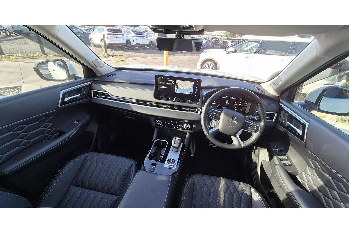 2025 Mitsubishi Outlander Exceed ZM