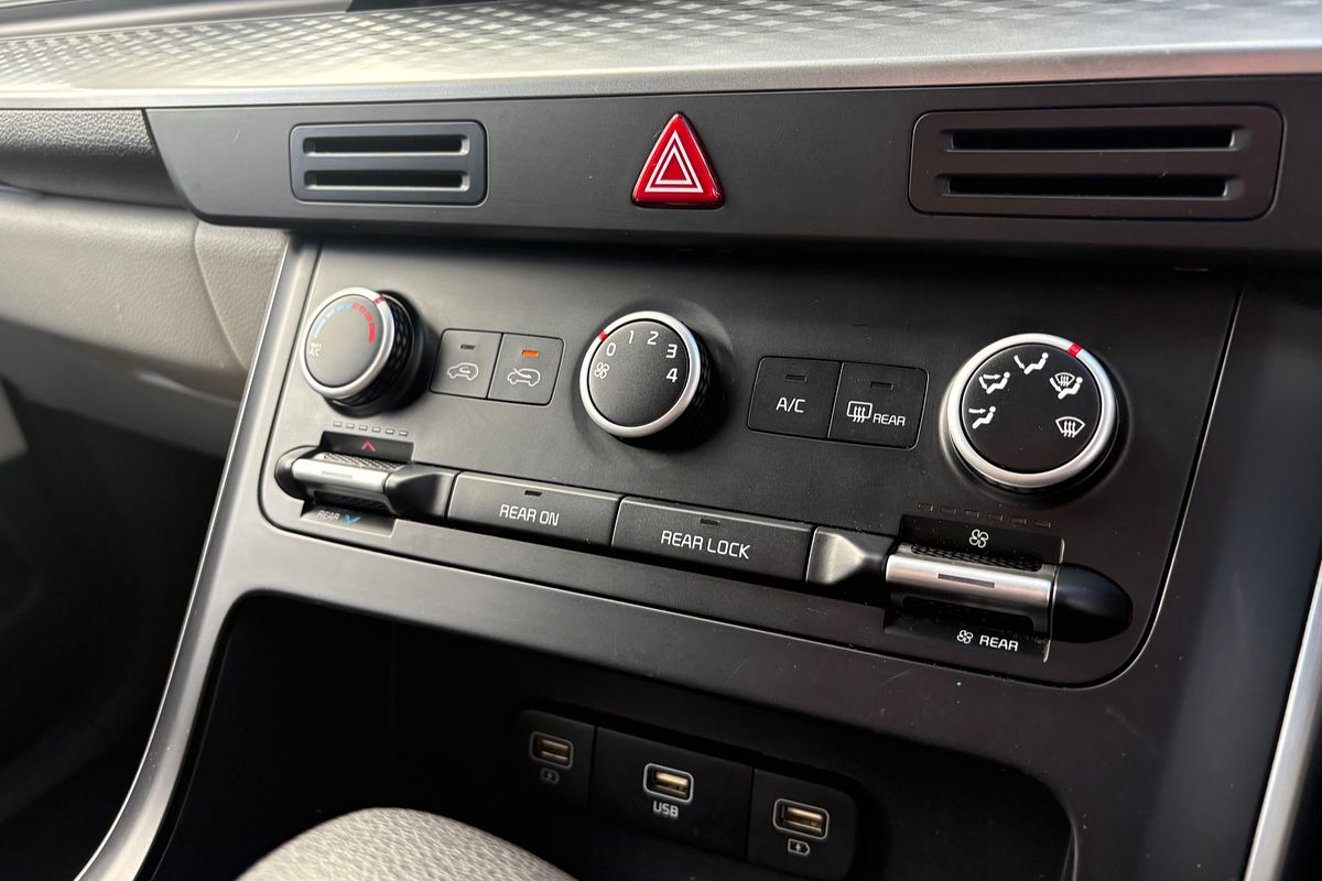 2023 Kia Carnival S KA4