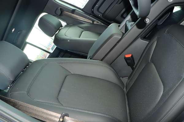 2025 Land Rover Defender 110 D350 X-Dynamic SE L663