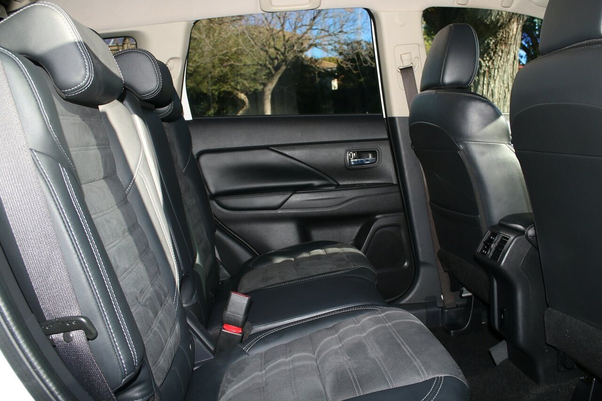 2020 Mitsubishi Outlander LS ZL