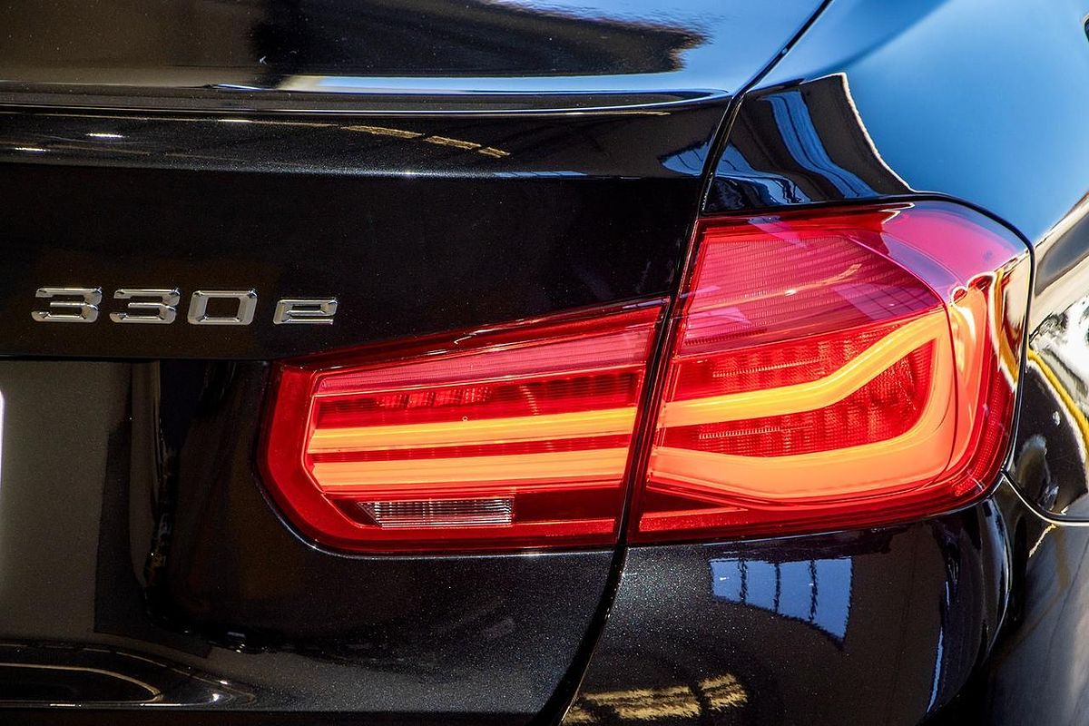 2018 BMW 3 Series 330e Luxury Line F30 LCI