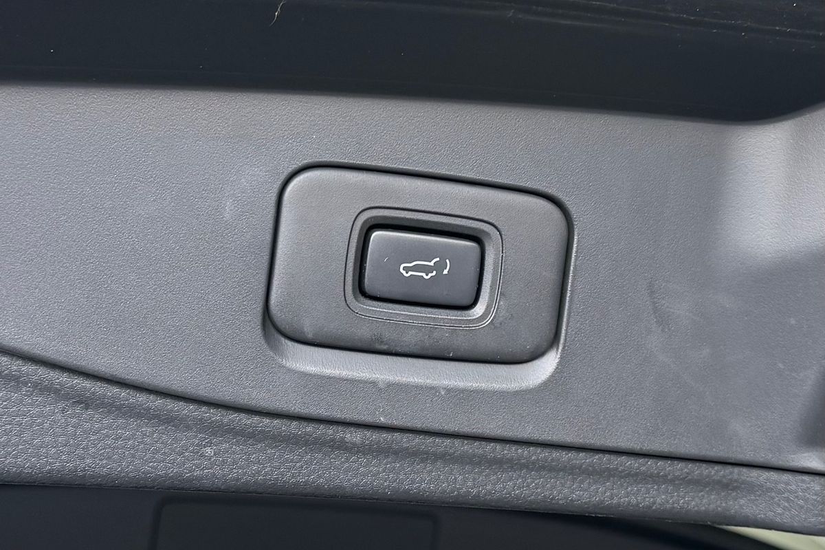 2022 Isuzu MU-X LS-U